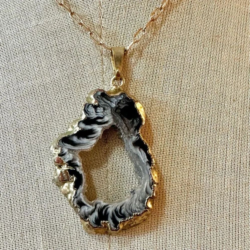 Black agate slice pendant necklace